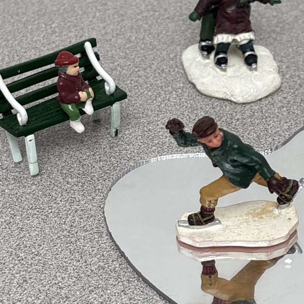 Vintage Christmas Village At The Pond Lot, 9 Pieces - Pond, Skaters, Benches - Picture 9 of 11